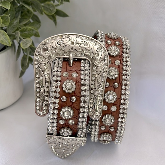 M & F Western Brown Crocodile
Crystal Flower Belt - Picture 3 of 4